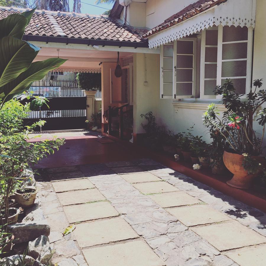 Charming Homestay By The Beach Dehiwala-Mount Lavinia Exteriör bild
