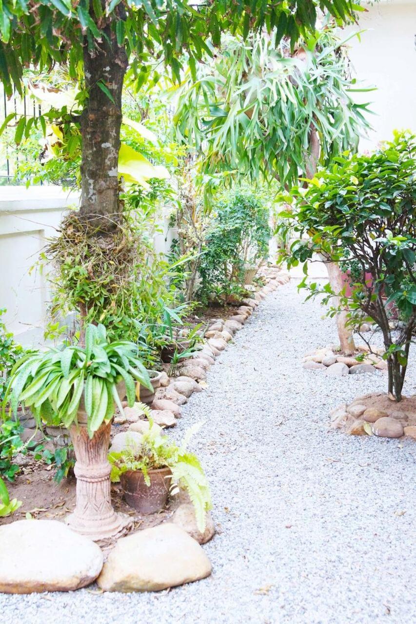 Charming Homestay By The Beach Dehiwala-Mount Lavinia Exteriör bild